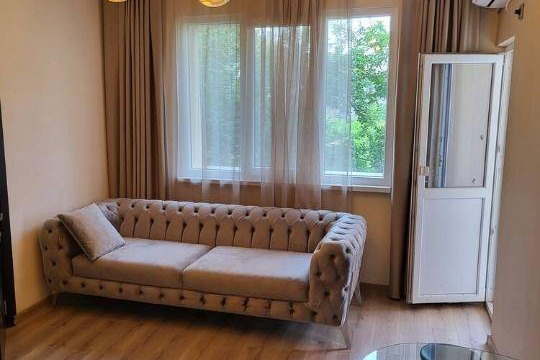 Тристаен апартамент с тераса в Христо Смирненски, Пловдив