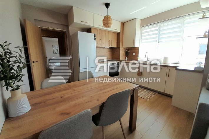 Three-room apartment with functional layout in Hristo Smirnenski, Plovdiv