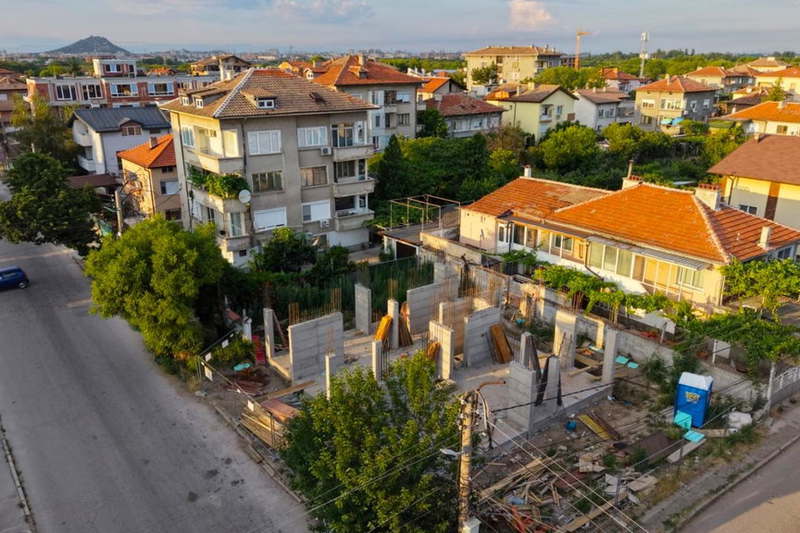 2-стаен апартамент с двор в Коматево, Пловдив