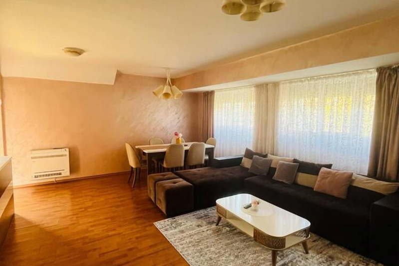 Тристаен апартамент в Кършияка, Пловдив