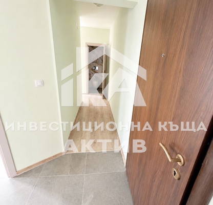 Снимка 3 — Просторен 4-стаен апартамент в Кършияка с тераса и гледка