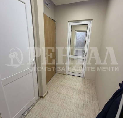Снимка 5 — Просторен 4-стаен апартамент с панорамна тераса в Кършияка, Пловдив