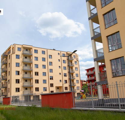 Снимка 3 — Просторен 3-стаен апартамент в Остромила с три тераси
