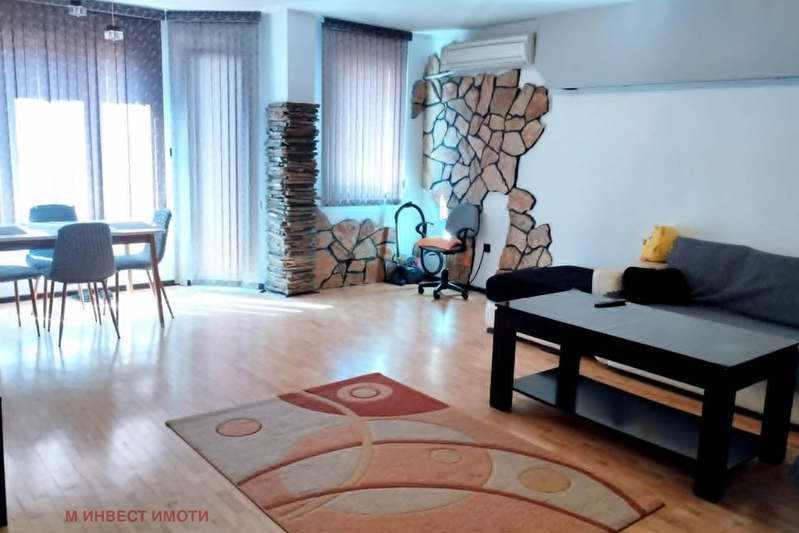 3-bedroom apartment in Plovdiv, Sydiiski