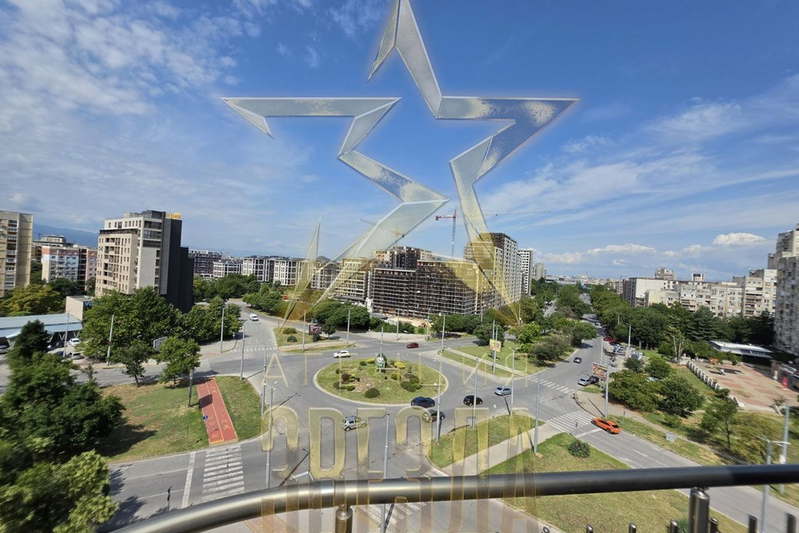 Просторен 2-стаен апартамент с панорамна тераса в Тракия, Пловдив