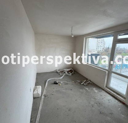 Снимка 2 — Двустаен апартамент с две тераси в Тракия, Пловдив