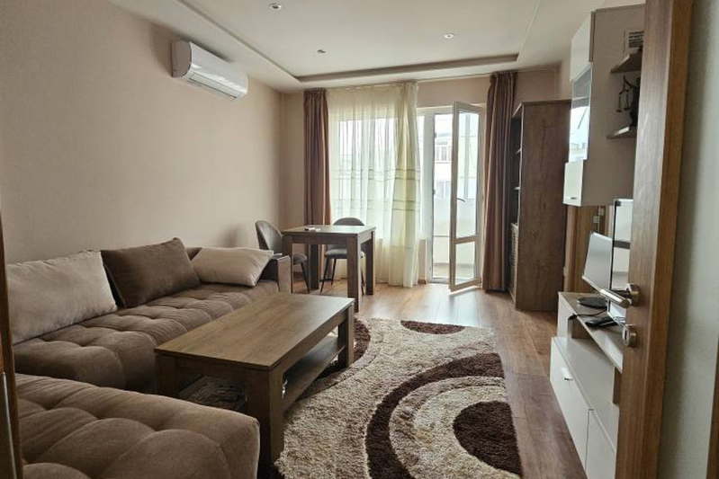 Тристаен апартамент в Тракия, Пловдив, комуникативен район