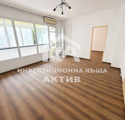 Снимка 2 — Тристаен апартамент с две тераси в кв. Въстанически, Пловдив