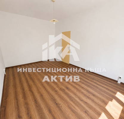 Снимка 4 — Тристаен апартамент с две тераси в кв. Въстанически, Пловдив