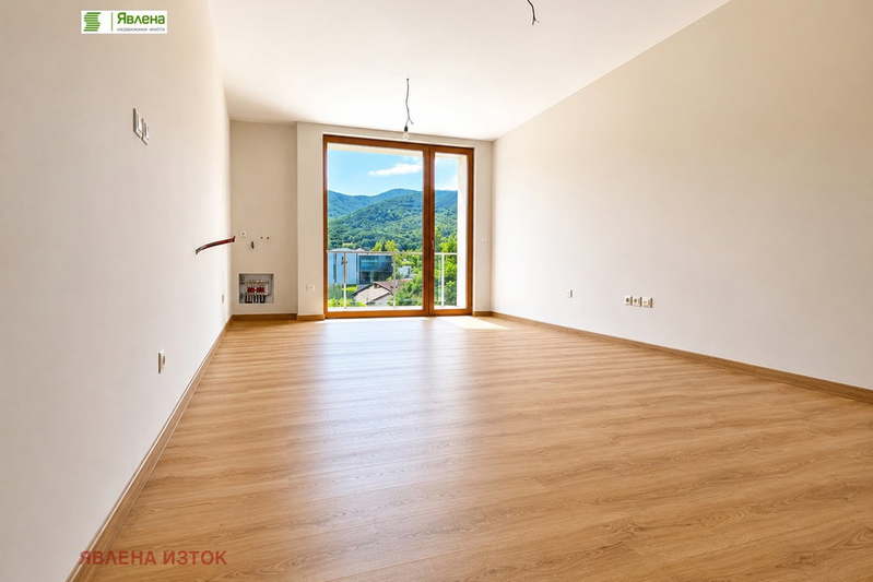 3-bedroom apartment in област София, Pravec