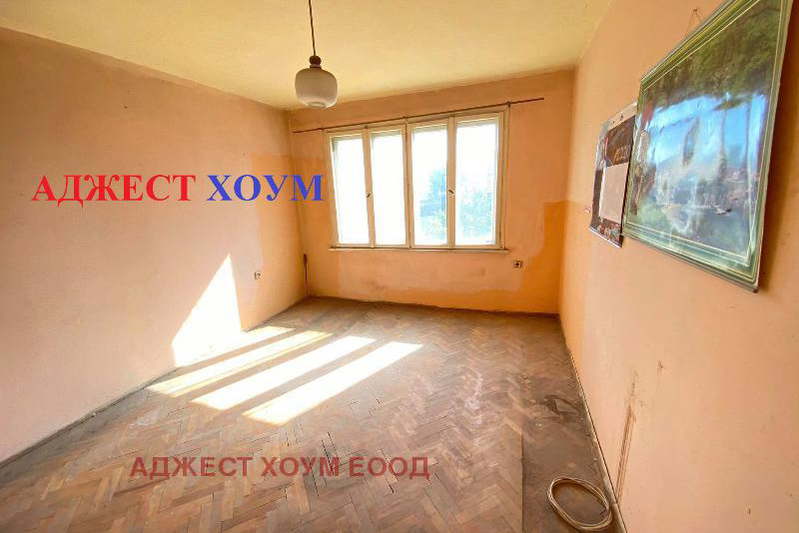Тристаен апартамент в Разград, Орел