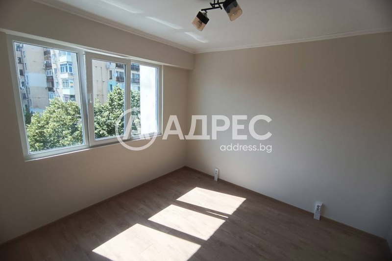 Тристаен апартамент в Разград, Орел