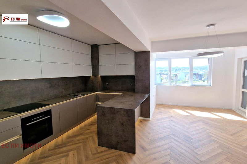 3-bedroom apartment in Ruse, Centyr