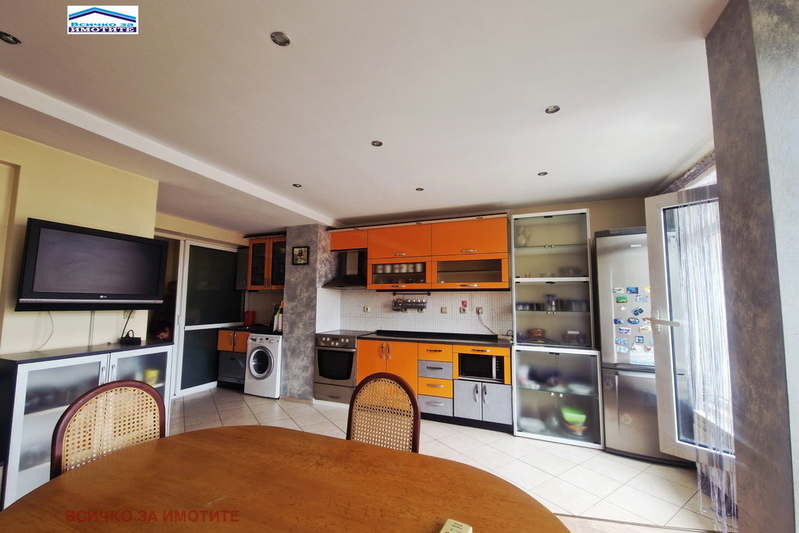 3-bedroom apartment in Ruse, Centyr