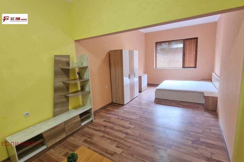 3-bedroom apartment in Ruse, Centyr