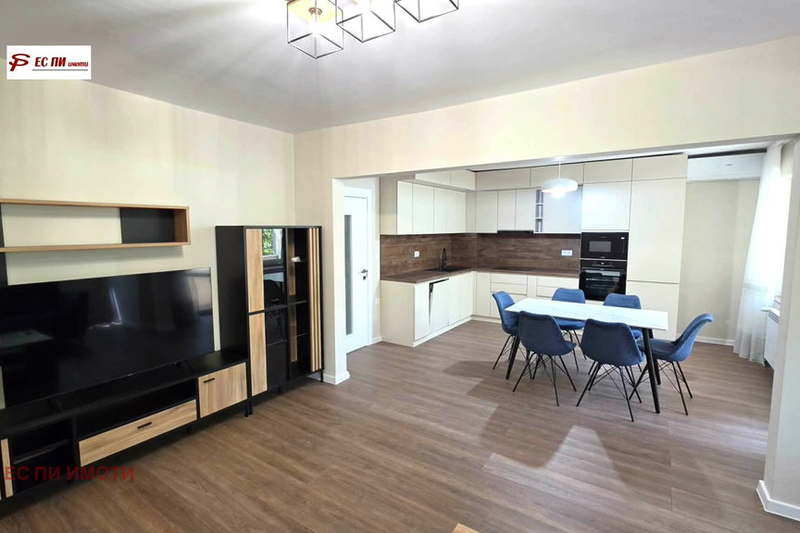 3-bedroom apartment in Ruse, Centyr