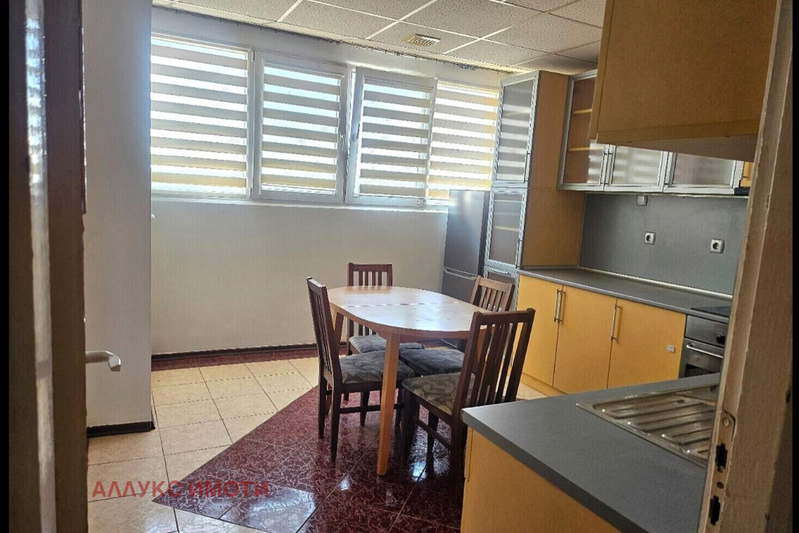 3-bedroom apartment in Ruse, Rodina 1