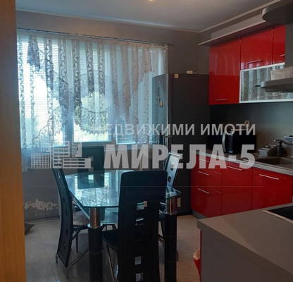 Снимка 4 — Двустаен апартамент в Русе, Ялта
