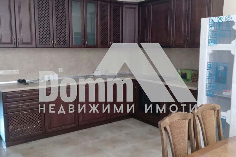 Тристаен апартамент в Добрич, с. Кранево