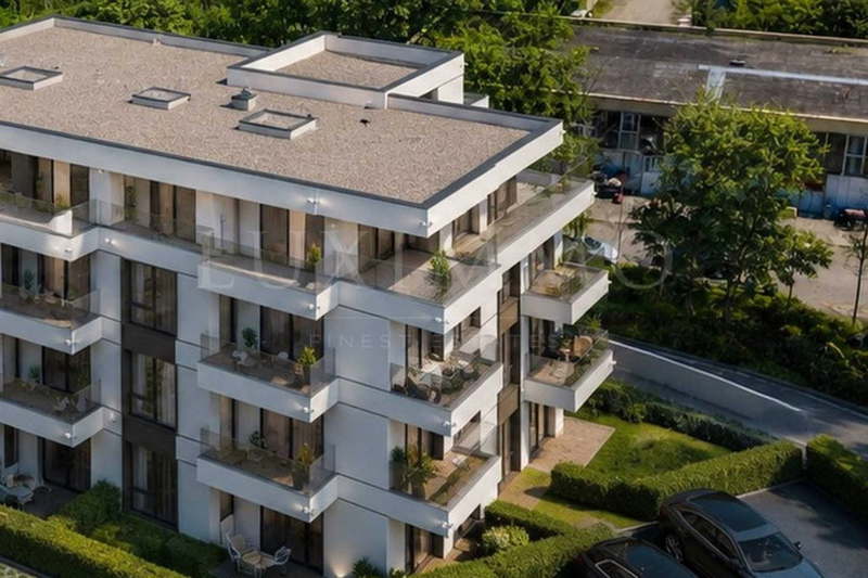Тристаен апартамент в Бургас, с. Лозенец