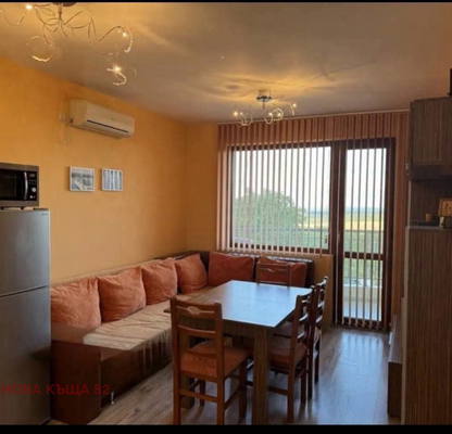 Photo 3 — 3-bedroom apartment in Oblast Dobrich, Rogachevo