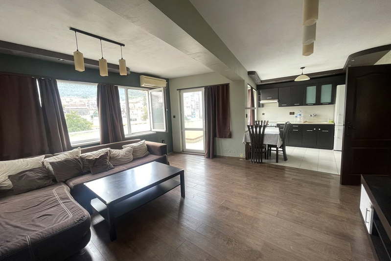 4-bedroom apartment in Shumen, Centyr