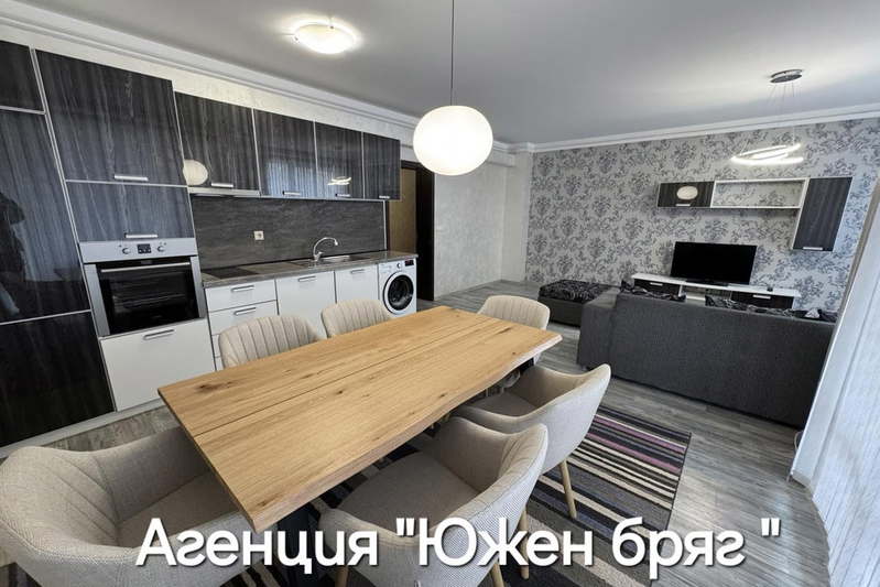 Тристаен апартамент в Шумен, Пазара