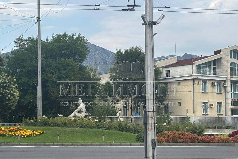 3-bedroom apartment in Sliven, Centyr
