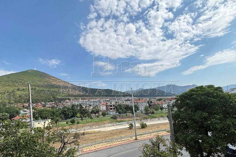 3-bedroom apartment in Sliven, Centyr