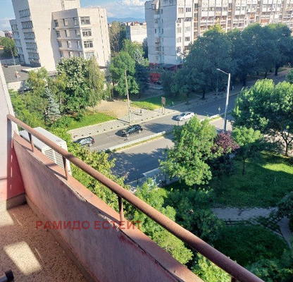 Снимка 3 — Тристаен апартамент с панорамна гледка към Витоша в Банишора