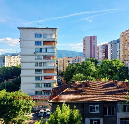 Снимка 4 — Тристаен апартамент с панорамна гледка към Витоша в Банишора