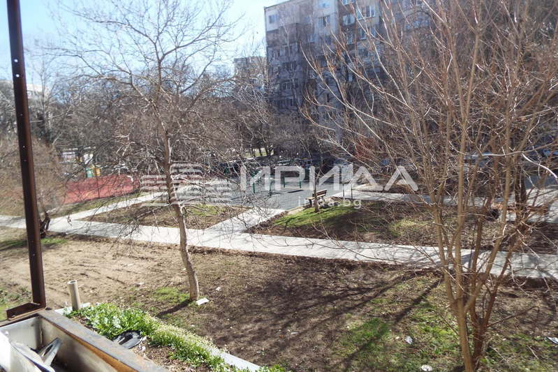 Тристаен апартамент с две тераси в Банишора, София