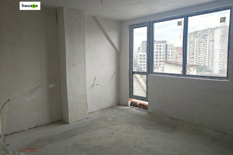 Three-room apartment in Banishora with south terrace and parking
