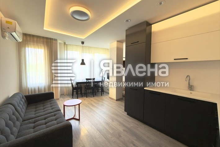 Тристаен апартамент с две тераси в Банишора, София