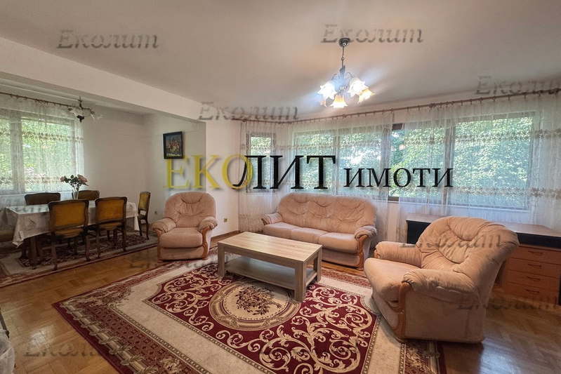 Тристаен апартамент с гараж в Бояна, София