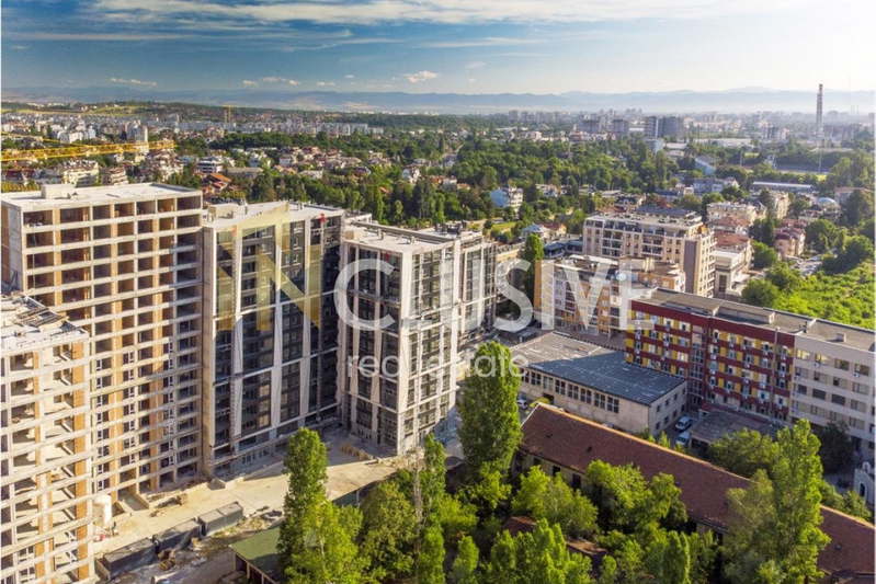 Просторен 3-стаен апартамент в Бъкстон с гледка