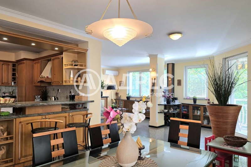 4-bedroom apartment in Sofiya, Bykston