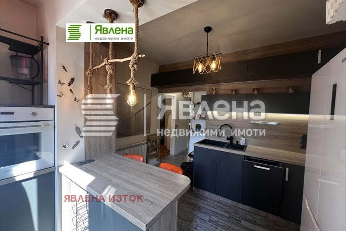 Тристаен апартамент с две спални в Бъкстон, София