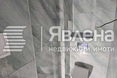 Двустаен апартамент в Център с балкон и ремонт