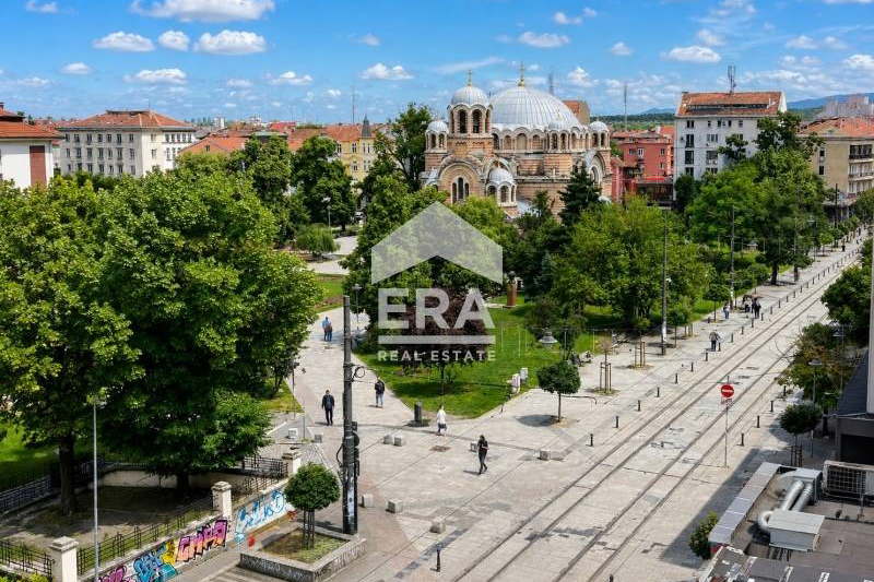 Двустаен апартамент с две тераси в Център, София