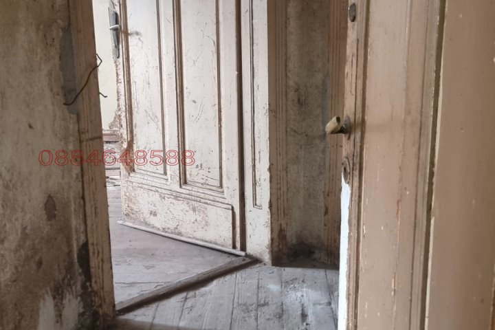 Three-room apartment in Center, Sofia with yard and parking spaces