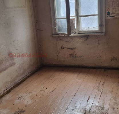 Photo 2 — Three-room apartment in Center, Sofia with yard and parking spaces