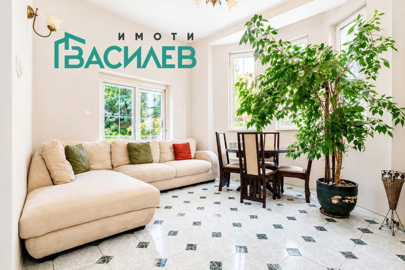 Просторен 3-стаен апартамент в Център с голяма тераса