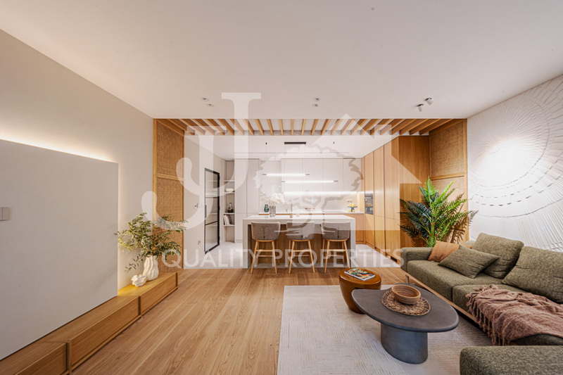 Three-room apartment with garage and yard in Center, Sofia