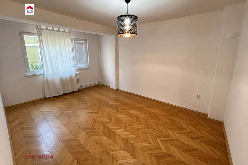 3-bedroom apartment in Sofiya, Centyr