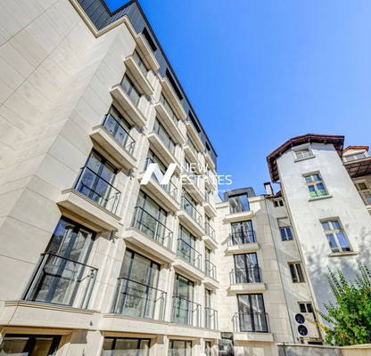 Снимка 3 — Тристаен апартамент в Център с асансьор и модерно строителство