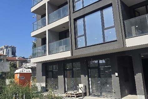 Тристаен апартамент в Център, София с две тераси