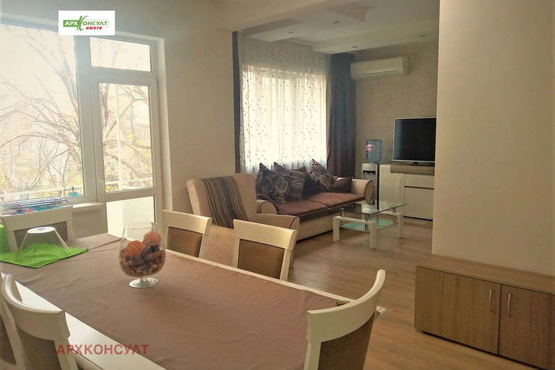 3-bedroom apartment in Sofiya, Centyr
