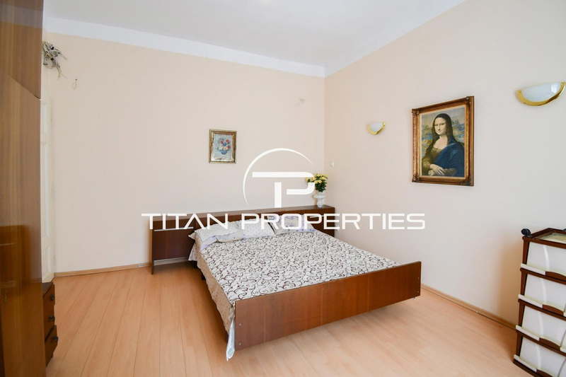 3-bedroom apartment in Sofiya, Centyr