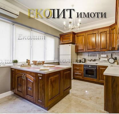 Снимка 2 — Просторен 3-стаен апартамент в Център с луксозно обзавеждане
